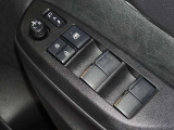 電動格納式ドアミラー・パワーウインドウを装備しています。
