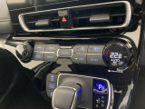 オートエアコンは温度を設定するだけで、自動で風量などを設定してくれます。運転しながら操作も必要ないので、安全性も向上します。