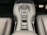 停車中にブレーキペダルを踏み続けなくてもブレーキ保持ができるオートマチックブレーキホールド機能もついております。