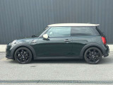 【MINI NEXT 認定中古車】安心の保証プログラムや延長保証など、MINI NEXT車両をご購入いただいたオーナーの皆様に、より快適なMINIライフを楽しんでいただくためのユニークなサービスをご用意しております。