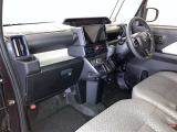 見通しのよいすっきりとした視界で、誰でも運転しやすいです。運転のしやすさは疲れにくさにも繋がりますよ♪