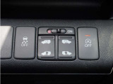 【両側電動スライドドア】ボタンを押すだけでスライドドアの開閉が可能。もちろんキーからの操作も可能。お子様を抱いている時・両手いっぱいの荷物を持ってる時など非常に役立ちます。