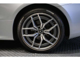 メルセデスの認定中古車「サーティファイドカー」では、万一お車が故障した場合も、ご購入後1年間もしくは2年間※は走行距離にかかわらずメルセデス・ベンツ正規サービスネットワークで無料修理いたします