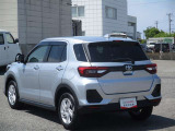 明るく広々、落ち着いた店内では、中古車のご検討・ご購入のほか、携帯電話(au)の購入等、様々なご相談に幅広く応えていきます♪