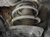 お車を安心してお乗りいただく為には、足回りの定期点検が欠かせません。サービスサポート(有償保証)では無料点検もご提供しており、安心のカーライフをお過ごしいただけるサポート体制が整っています。