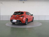 高級車の定番「ダブルウィッシュボーン式」のリヤサスペンションを採用。質感に優れた、心地よい乗車感を実現しています。