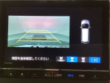 バックでの車庫入れも安心です! リアカメラが付いているバックモニター付のナビを装備しております。バンパーについているソナーや、操作線もついており距離感も画面から確認できます。