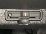 ハンドルの左下にETCがついています。高速道路の料金所の通過も楽々です。 カードの取り出しもしやすい場所についています。