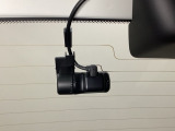 後方にもドライブレコーダーのカメラが付いています。前後両方でお車の周りを監視・記録いたします。