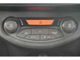 お好きな温度に設定すれば自動的に温度を調節、車内を快適空間に仕上げてくれます。