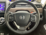 ハンドルにHondaセンシング系のクルーズコントロールやレーンキープアシストなどのスイッチと、オーディオの操作スイッチが装備されています。ハンドルから手を離さず安全に操作できます。