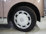 実車は夏用タイヤを装着しています。