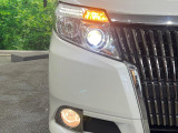 【LEDヘッドライト】悪天候や夜間走行時も良好な視界を確保し安心して運転できる高輝度LEDヘッドライトを装備!点灯速度が早く、消費電力も抑えられています。