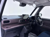 ダイハツのお店では、ダイハツ車を知り尽くしたプロフェッショナルが、専用の診断機器を使って各システムを点検しております。