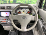 インテリアに合わせたデザインのステアリングは、運転される方のことも考え、運転しやすい形状、大きさです。是非一度、実際に触ってお確かめください。