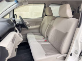 トヨタ中古車「まるごとクリーニング」施工済。外装はもちろん内装はシートを外して見えない所まで徹底洗浄しています。