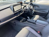 運転席助手席も広々!