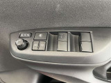 パワーウィンドウスイッチで運転席から全席の窓の開閉ができます♪
