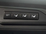 運転席のパワーシートは3名様分までメモリー機能付きです。