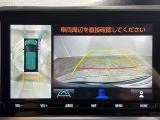 【パノラミックビューモニター】クルマを真上から見下ろした視点で駐車をサポートします!クルマの斜め後ろや真横など、いち早く障害物に気が付くことができます。