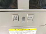 【アイサイトVer2】前方の車両等を検知し、衝突しそうな時は警報で注意を促し、ブレーキを踏む力をサポート。ブレーキを踏めなかった場合は衝突被害軽減ブレーキが作動、衝突回避をサポートします。