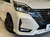 【LEDヘッドライト】悪天候や夜間走行時も良好な視界を確保し安心して運転できる高輝度LEDヘッドライトを装備!点灯速度が早く、消費電力も抑えられています。