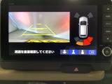 バックでの車庫入れも安心です! リアカメラが付いているバックモニター付のナビを装備しております。バンパーについているソナーや、操作線もついており距離感も画面から確認できます。