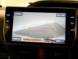 【バックカメラ】バックカメラ装着車です。バックする時に、後方の様子をナビ画面に表示します!慣れない駐車場での駐車や、せまい場所での車庫入れの時も、安全確認OK!思いがけずコツン!なんて事も防げますヨ