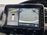 アラウンドビューモニターが装備されてるから、駐車場での車庫入れや、狭い道での走行もカメラで確認が出来るので安心。