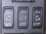 両側電動スライドドアを装備しております。