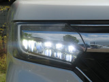切れにくく明るい!LEDヘッドライト装備