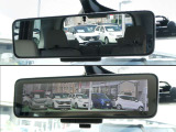 車両後方のカメラ映像をミラー面に映し出して、いつでもクリアな後方視界を確保する、インテリジェントルームミラー!