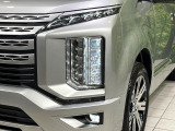 【LEDヘッドライト】悪天候や夜間走行時も良好な視界を確保し安心して運転できる高輝度LEDヘッドライトを装備!点灯速度が早く、消費電力も抑えられています。