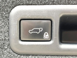 【パワーバックドア】スマートキーや運転席のボタンを押すだけでリアゲートが自動で開閉します!荷物を持っている時や、高い位置にあるバックドアを閉める際に便利な機能です♪