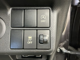燃料消費量や排気ガスの量を抑えることが出来るアイドリングストップ、車がカーブの外側へ膨らんだり内側へ巻き込んだりする挙動を防止し安定した走行をサポートする横滑り防止装置付きです!