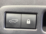 【パワーバックドア】スマートキーや運転席のボタンを押すだけでリアゲートが自動で開閉します!荷物を持っている時や、高い位置にあるバックドアを閉める際に便利な機能です♪