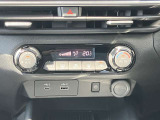 フルオートエアコン搭載。温度設定だけで、車内はいつも快適な空間を維持できます。