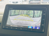 【バックカメラ】駐車時に後方がリアルタイム映像で確認できます。大型商業施設や立体駐車場での駐車時や、夜間のバック時に大活躍!運転スキルに関わらず、今や必須となった装備のひとつです!