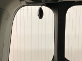 後方にもドライブレコーダーのカメラが付いています。前後両方でお車の周りを監視・記録いたします。