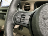 ステアリングにオーディオ操作スイッチが付いています。オーディオ画面に直接タッチしなくても操作が出来ますので、運転に集中できます。