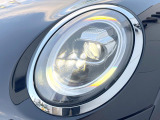 ●LEDヘッドライト:夜間走行時も良好な視界を確保し安心して運転できる高輝度LEDヘッドライトを装備!点灯速度が早く、消費電力も抑えられています。