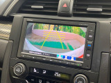 【バックカメラ】駐車時に後方がリアルタイム映像で確認できます。大型商業施設や立体駐車場での駐車時や、夜間のバック時に大活躍!運転スキルに関わらず、今や必須となった装備のひとつです!