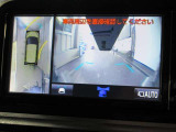 パノラミックビューモニター付きです。車両を上から見たような映像をディスプレイオーディオ画面に表示。運転席からの目視だけでは見にくい、車両周辺の状況をリアルタイムでしっかり確認できます。