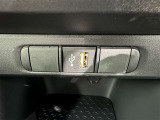 充電用USB端子付き。スマートフォンなどの充電に便利です。