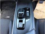 SPORT、ECO、NORMALの3種類のドライブモードを設定。SPORTモードでは、より力強い加速感を高めています。また、SPORTとECOの両モードにクリープを設定し、駐車時などの速度調整をしやすくしております。