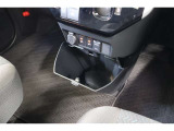 使いやすい収納が沢山あるのもルーミーの魅力です。センタークラスターには大型のボックス収納を装備しています。取り外しが出来るのでダストボックスとして使用しても便利ですよ。