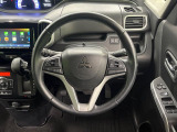 インテリアに合わせたデザインのステアリングは、運転される方のことも考え、運転しやすい形状、大きさです。是非一度、実際に触ってお確かめください。