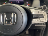 ハンドルにHondaセンシング系のクルーズコントロールやレーンキープアシストなどのスイッチが装備されています。ハンドルから手を離さず安全に操作できます。