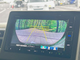 【バックカメラ】駐車時に後方がリアルタイム映像で確認できます。大型商業施設や立体駐車場での駐車時や、夜間のバック時に大活躍!運転スキルに関わらず、今や必須となった装備のひとつです!