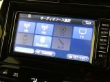 【オーディオ選択画面】AM/FMの切替や、交通情報もこちらの画面から選択できます。